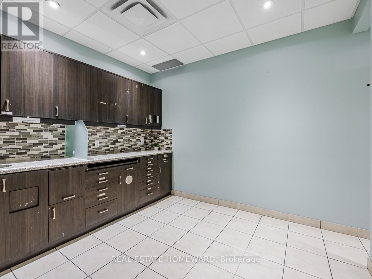 2438 DANFORTH AVENUE Image 19