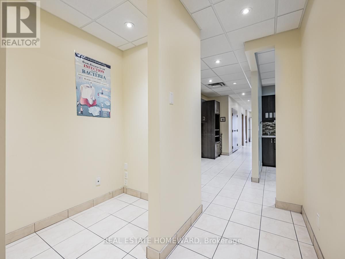 2438 DANFORTH AVENUE Image 22