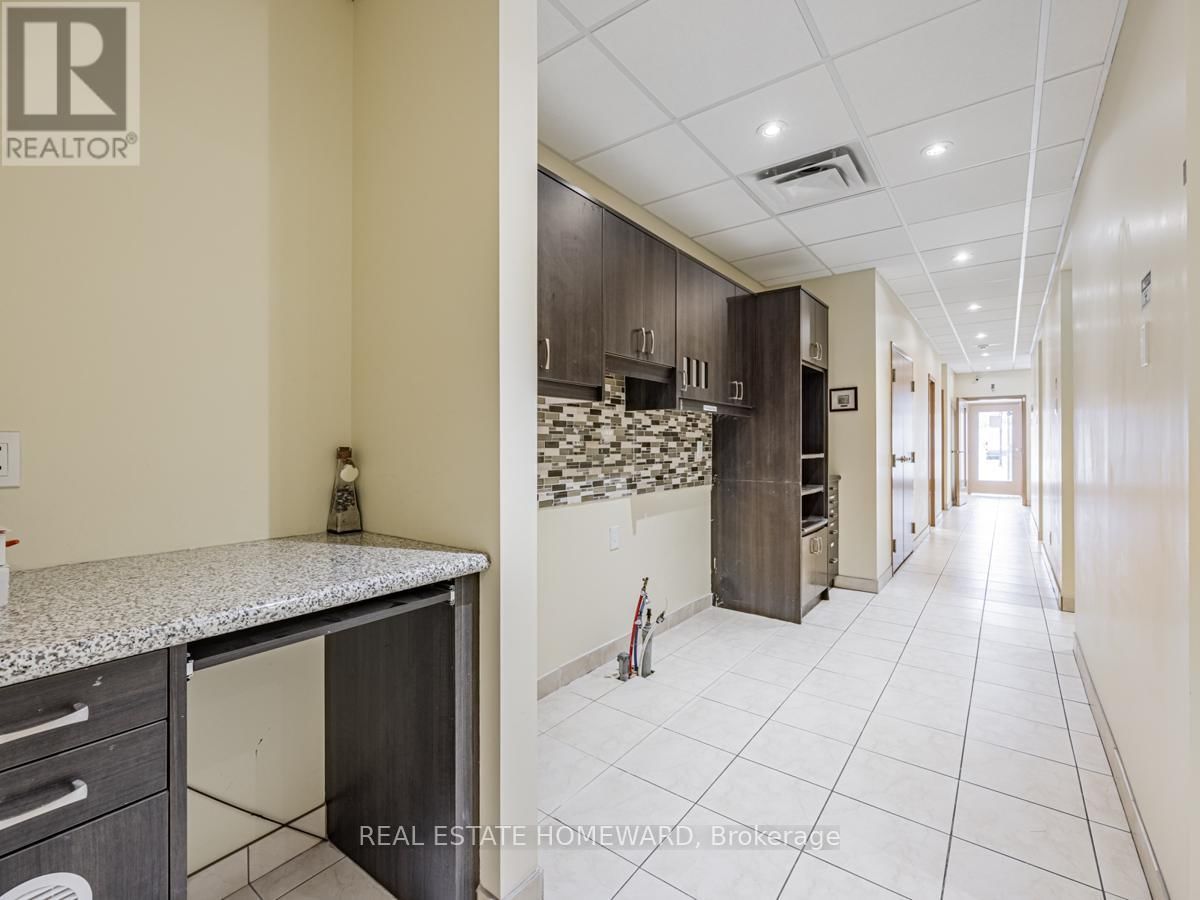 2438 DANFORTH AVENUE Image 23