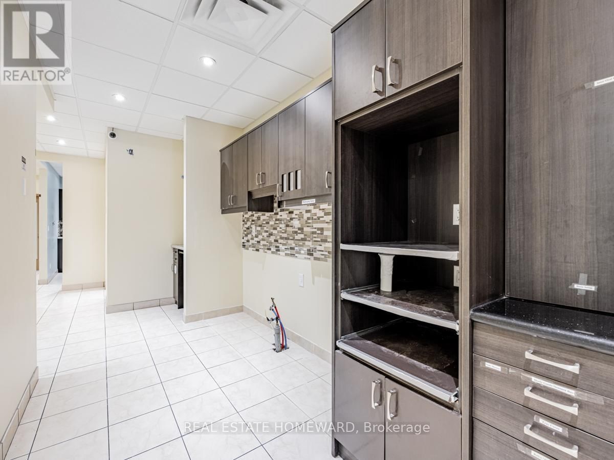 2438 DANFORTH AVENUE Image 24