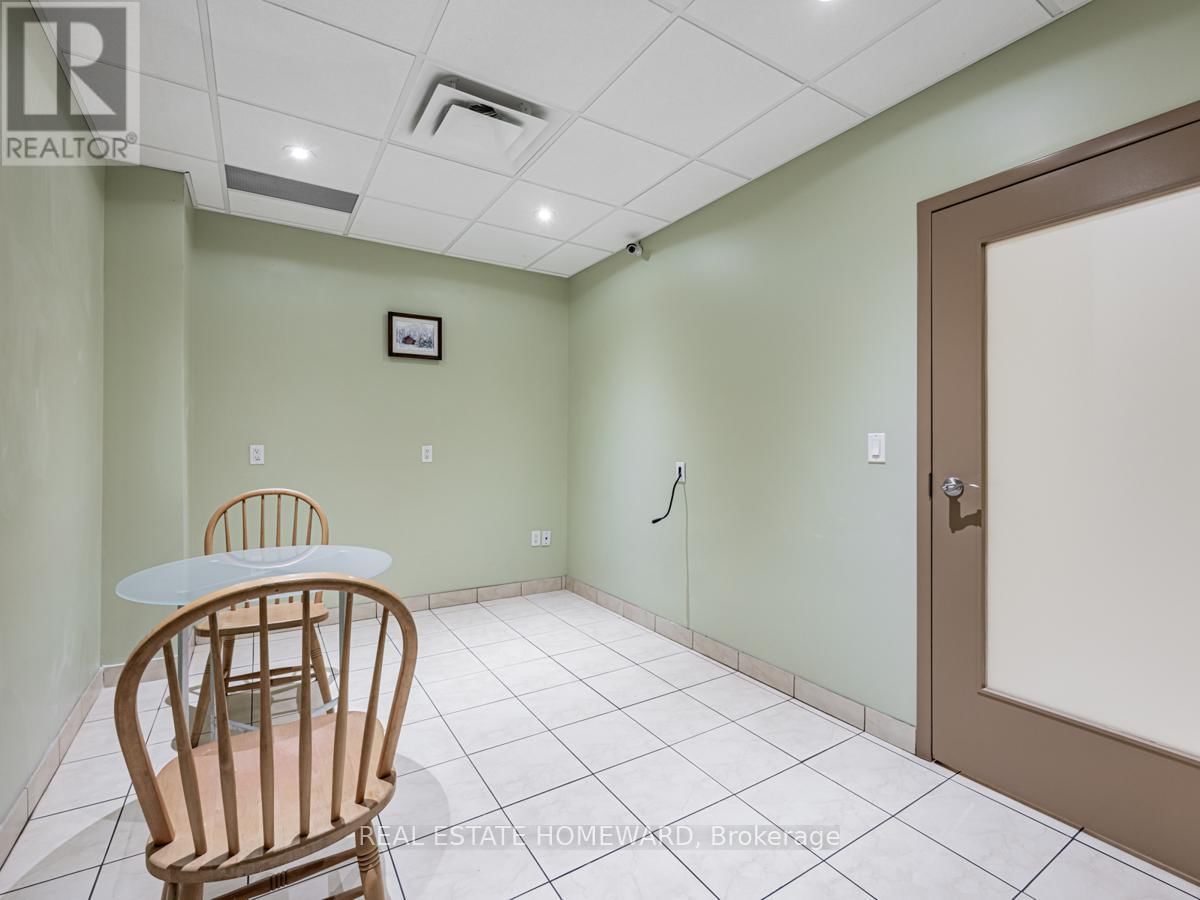 2438 DANFORTH AVENUE Image 27
