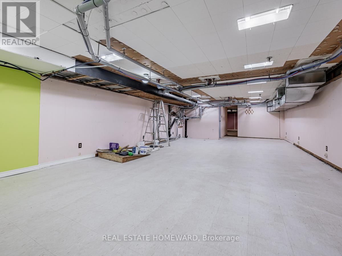 2438 DANFORTH AVENUE Image 29