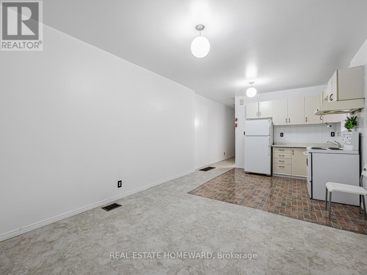 2438 DANFORTH AVENUE Image 38