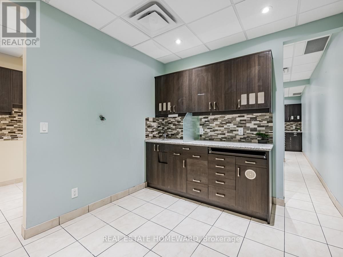 2438 DANFORTH AVENUE Image 18