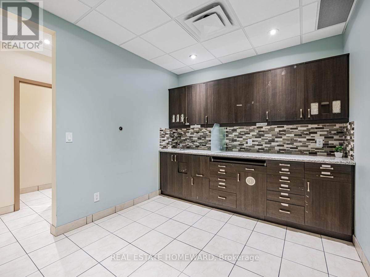 2438 DANFORTH AVENUE Image 26