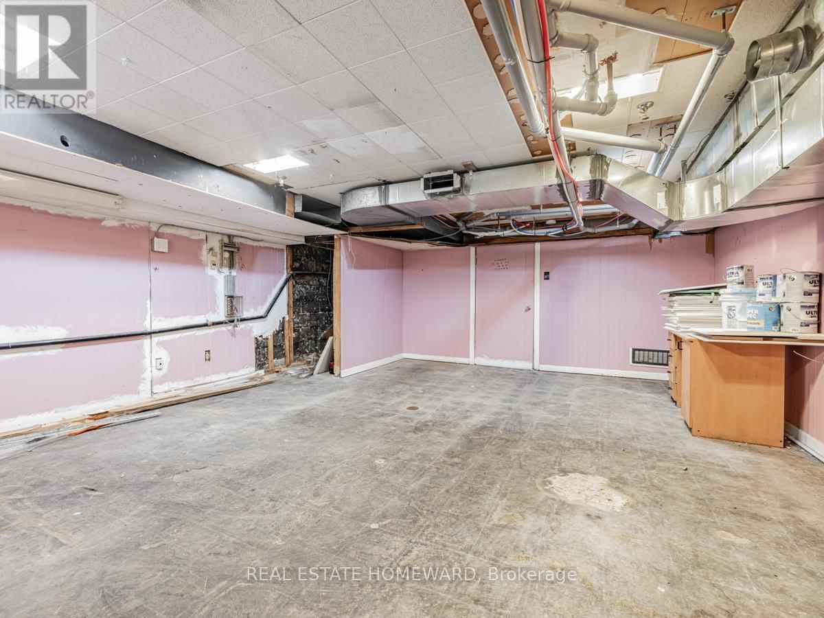 2438 DANFORTH AVENUE Image 32
