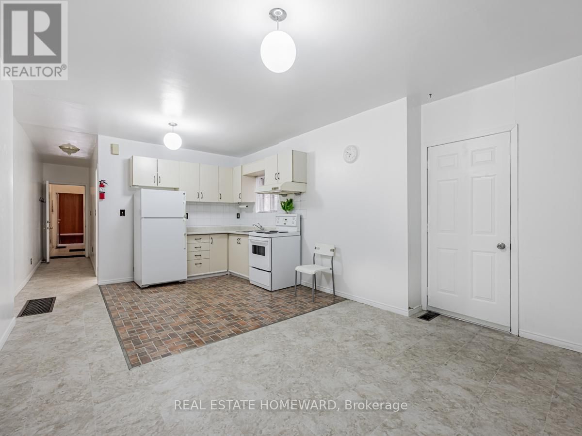 2438 DANFORTH AVENUE Image 37