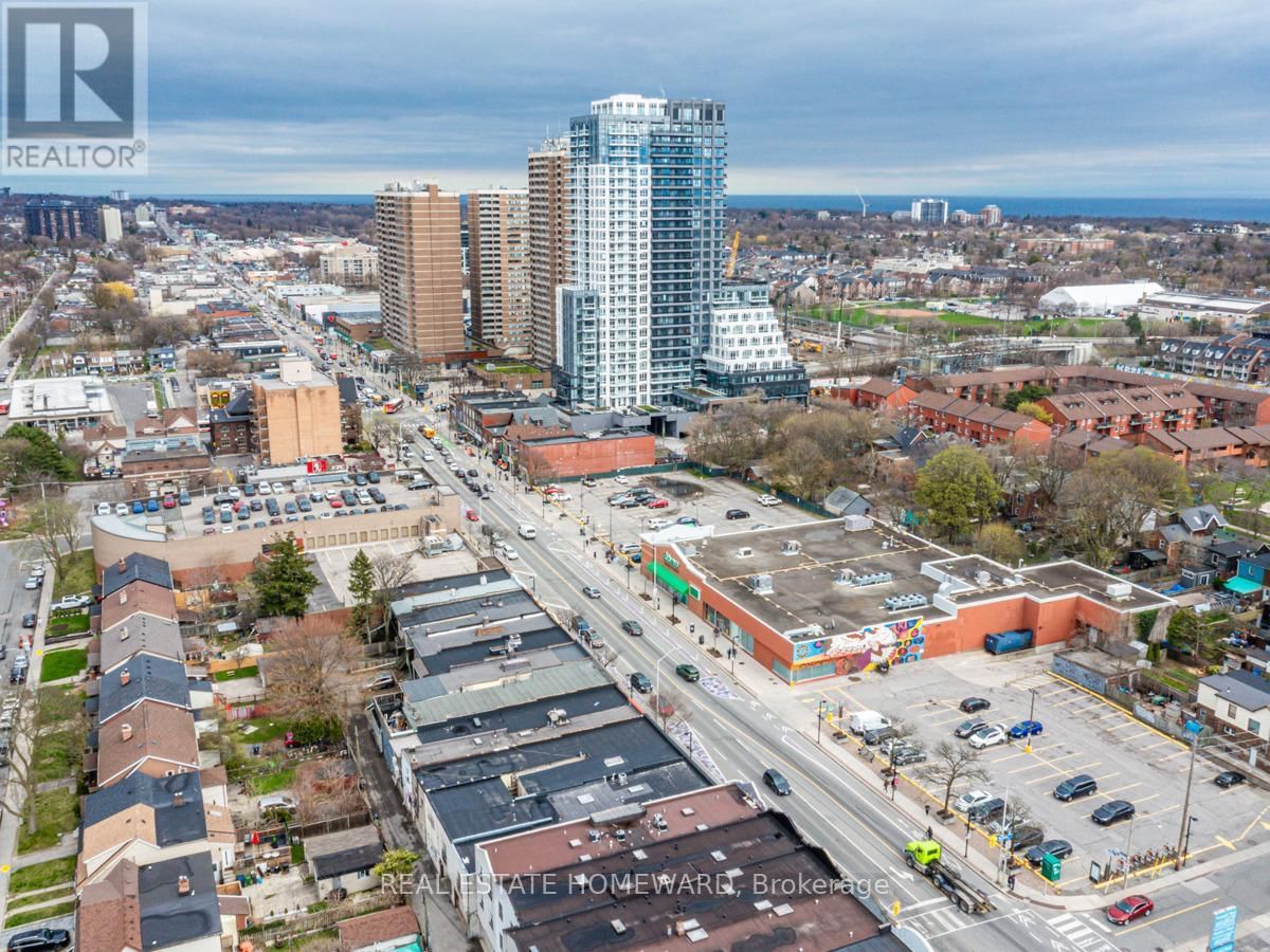 2438 DANFORTH AVENUE Image 8