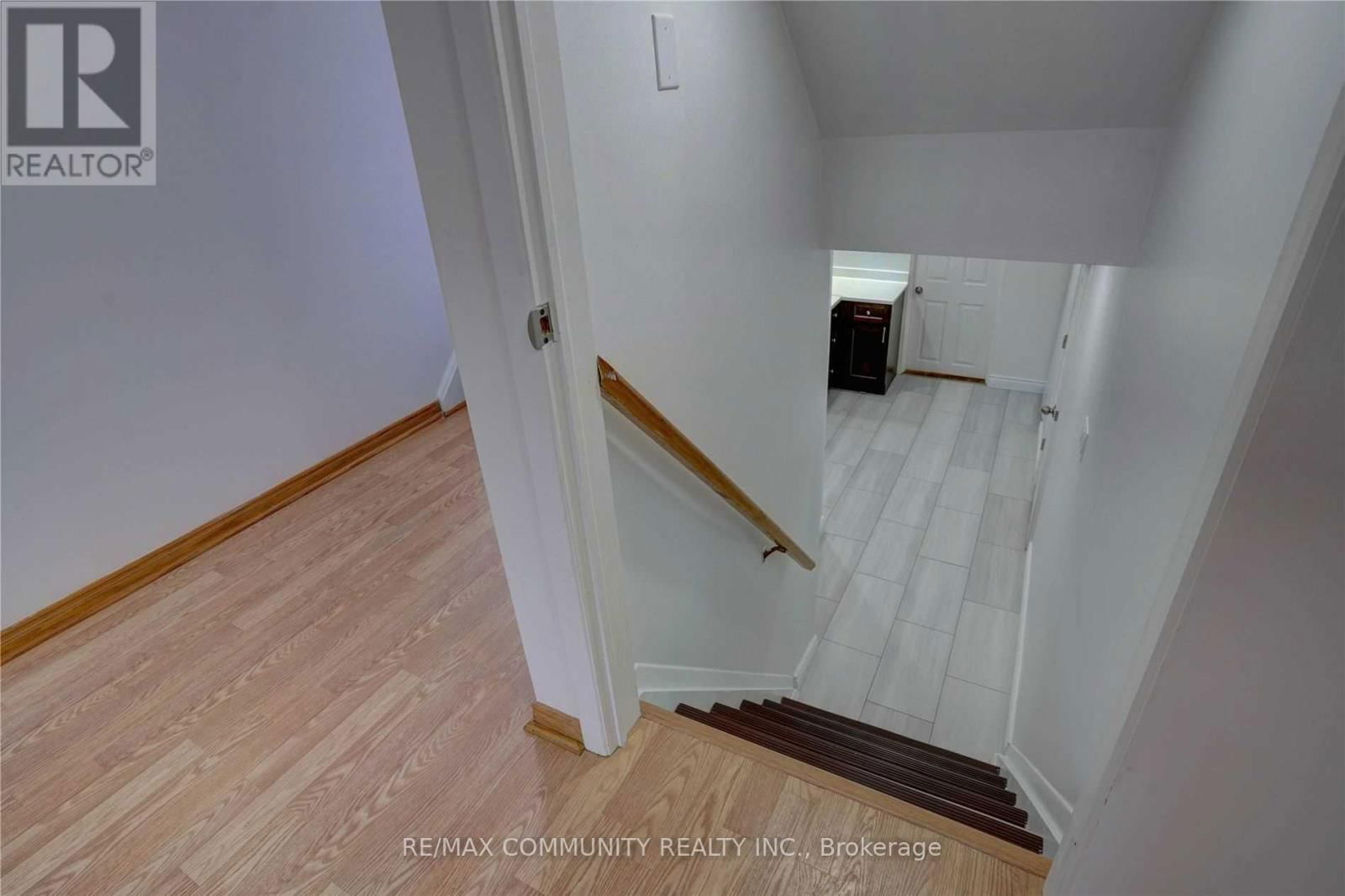 435 MAPLEWOOD DRIVE Image 10