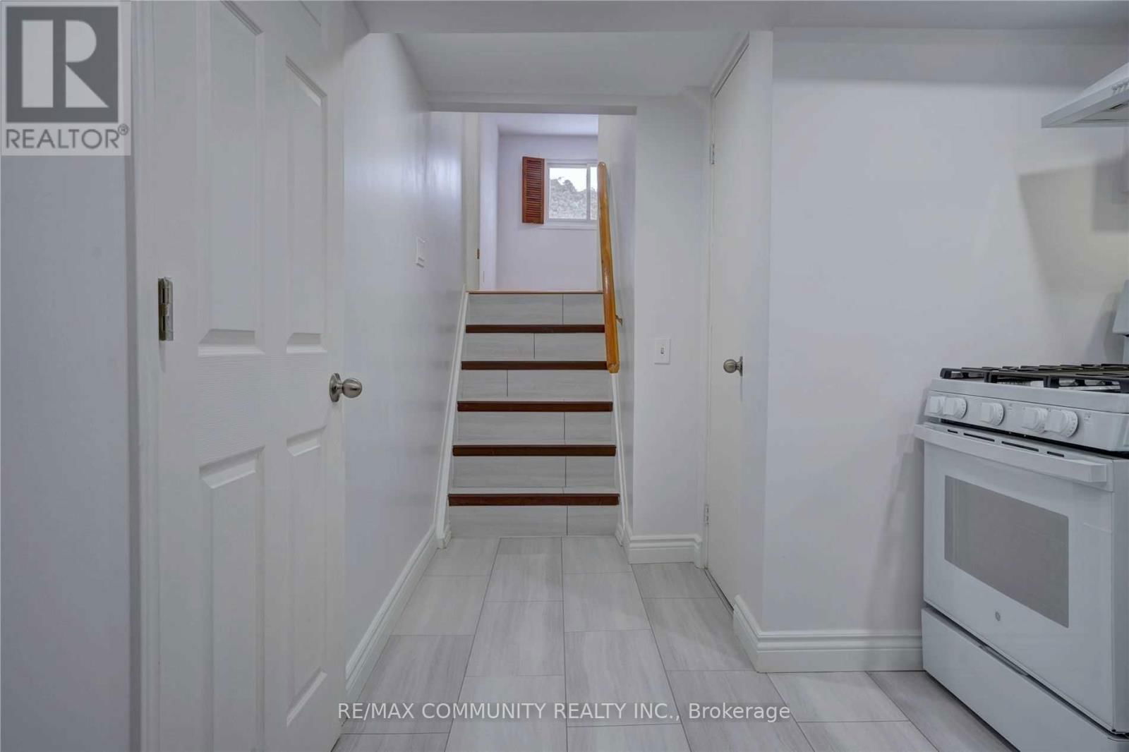 435 MAPLEWOOD DRIVE Image 11
