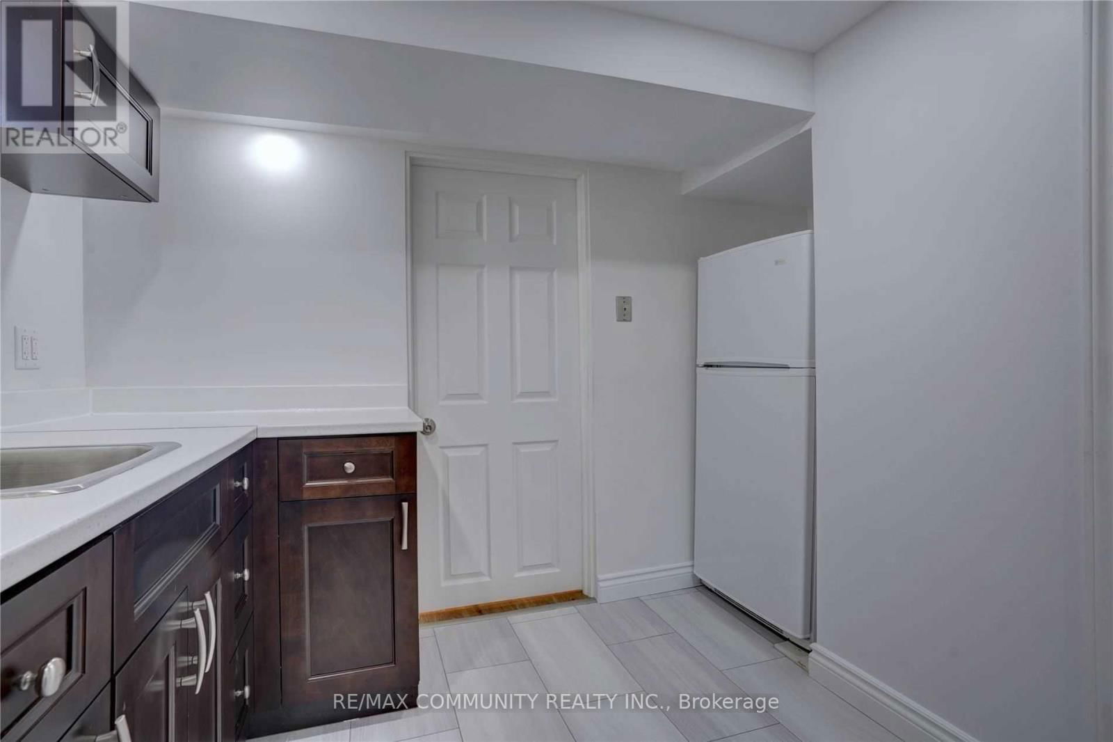 435 MAPLEWOOD DRIVE Image 15