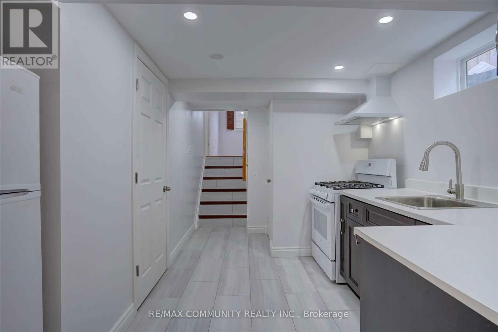 435 MAPLEWOOD DRIVE Image 20