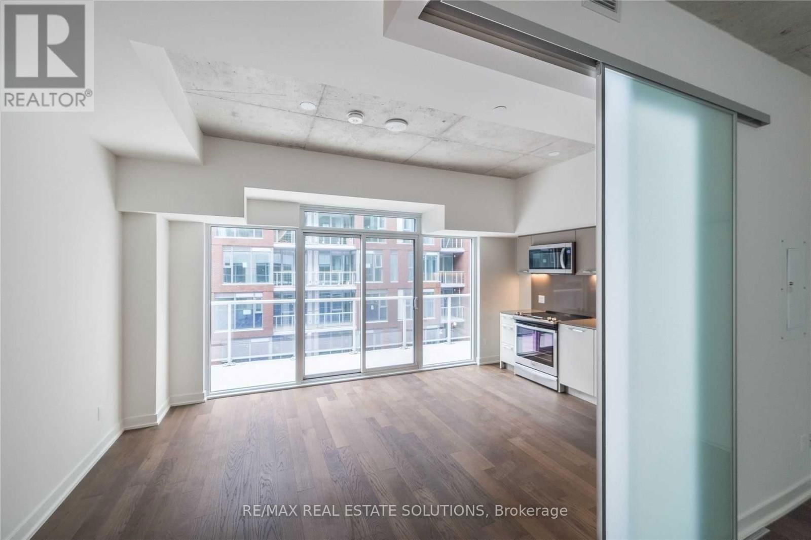 512 - 15 BASEBALL PLACE Image 3