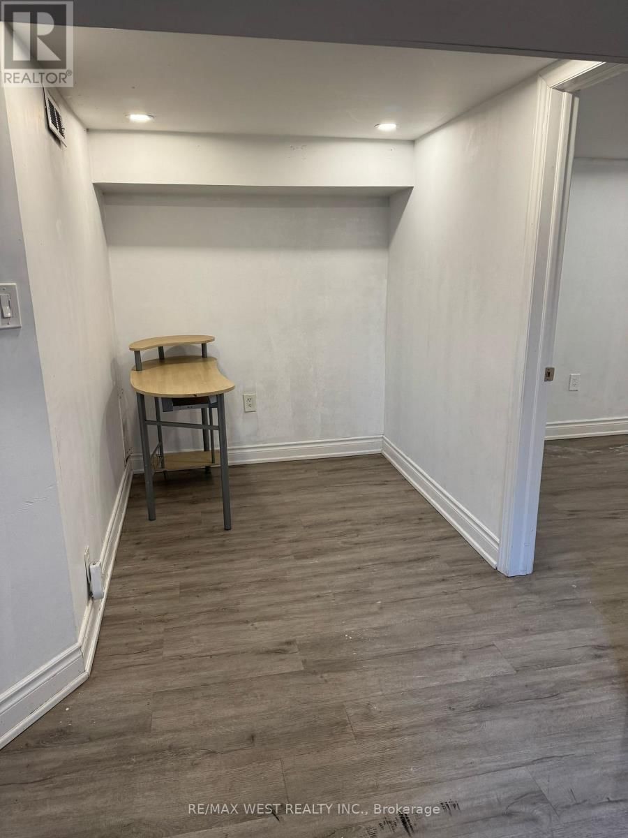 6 VALERIE ROAD Image 10
