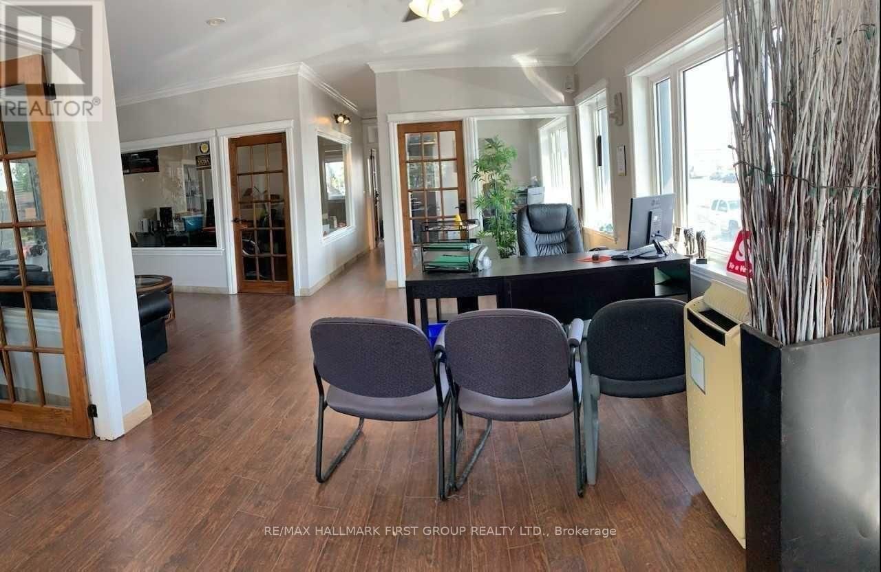 1400 DUNDAS STREET EAST Image 9