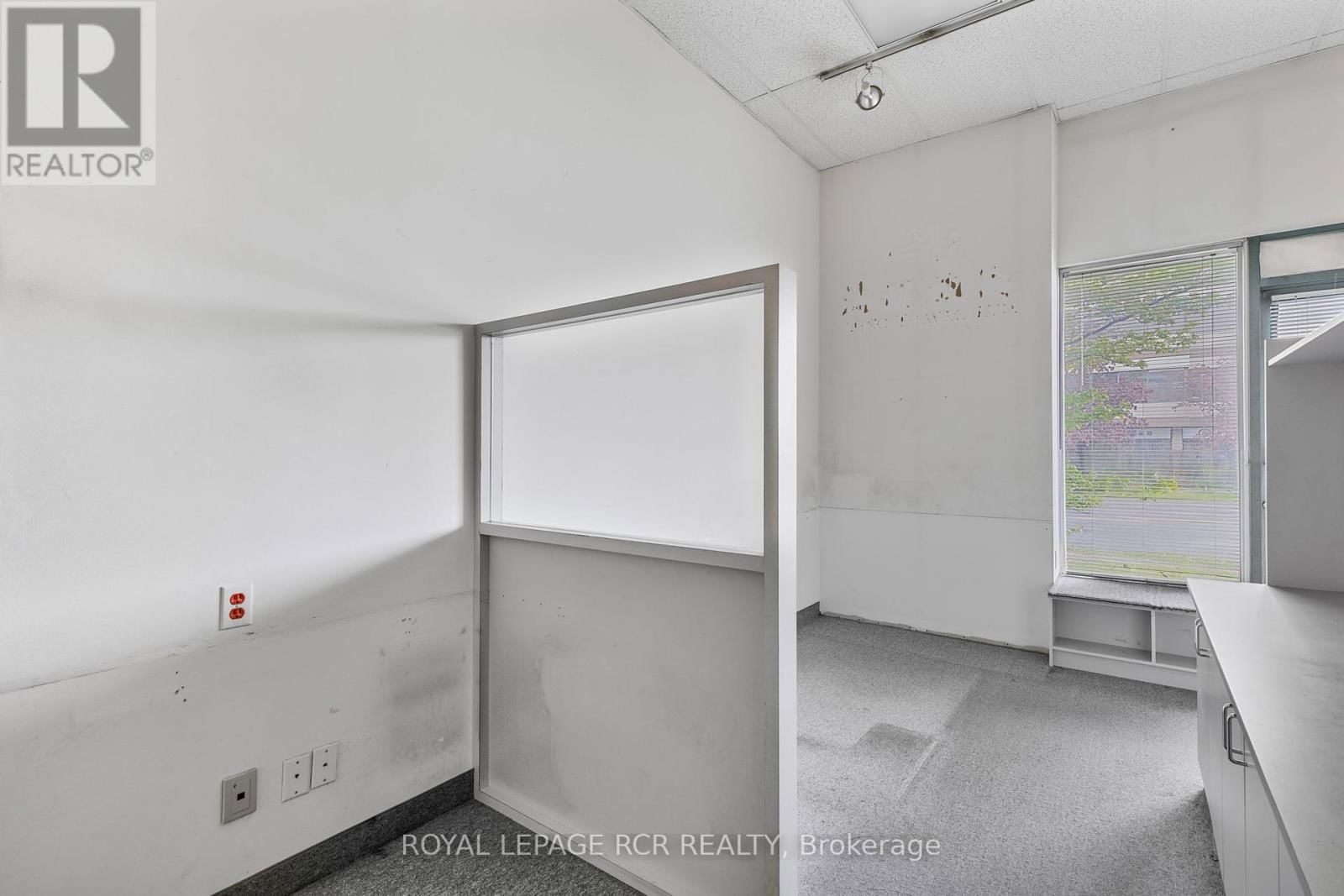16 - 3833 MIDLAND AVENUE Image 13