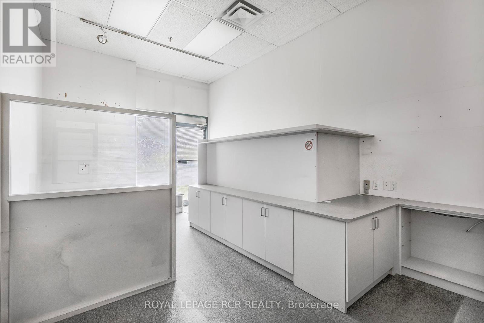 16 - 3833 MIDLAND AVENUE Image 14