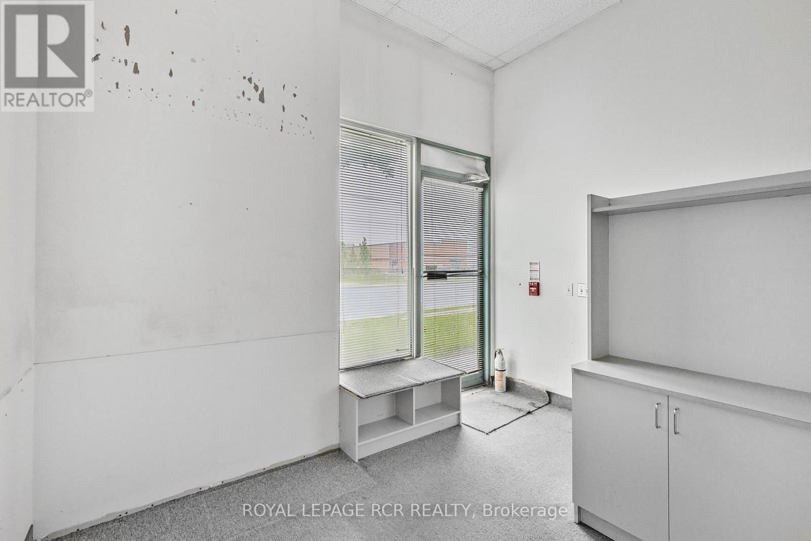 16 - 3833 MIDLAND AVENUE Image 15