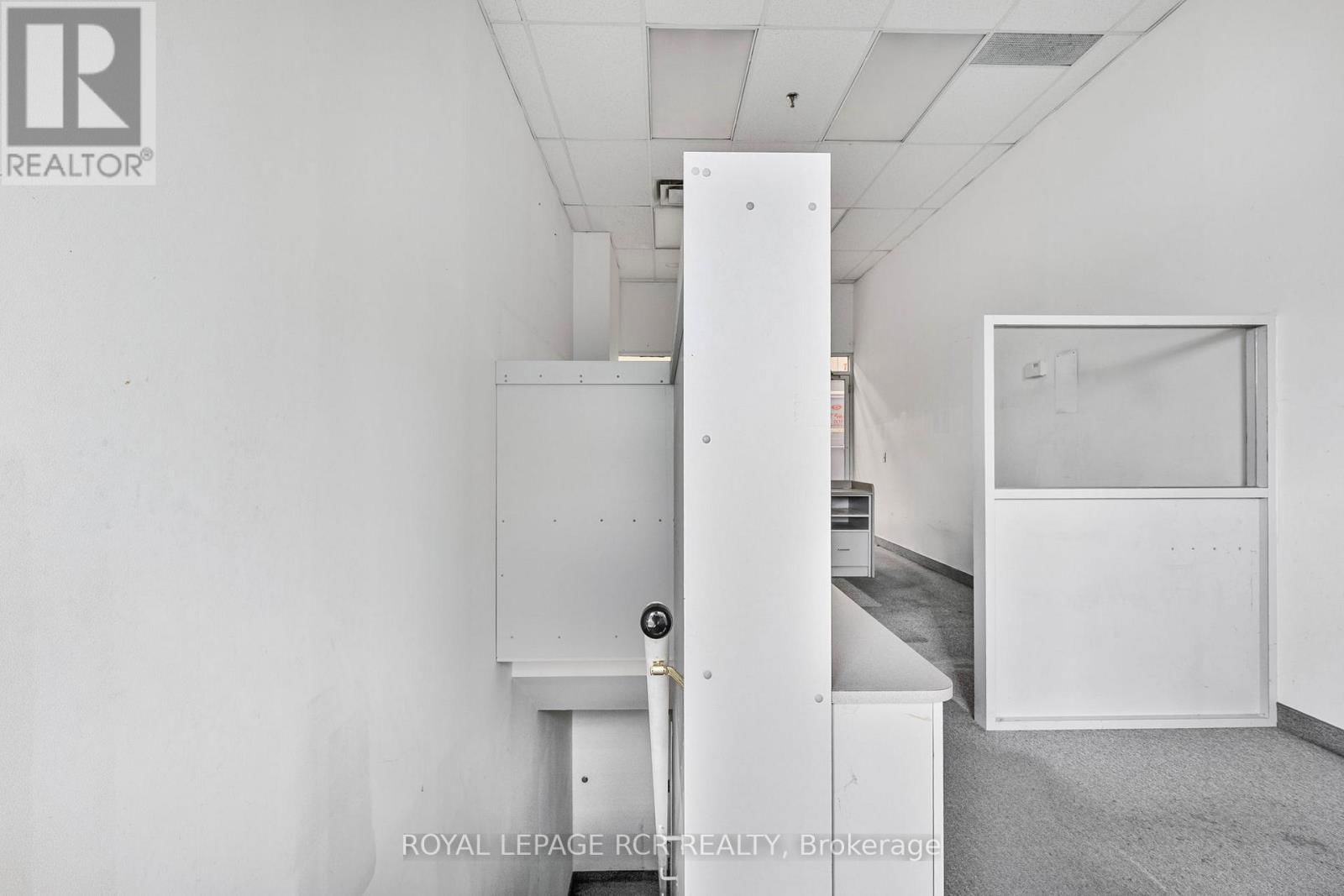 16 - 3833 MIDLAND AVENUE Image 17