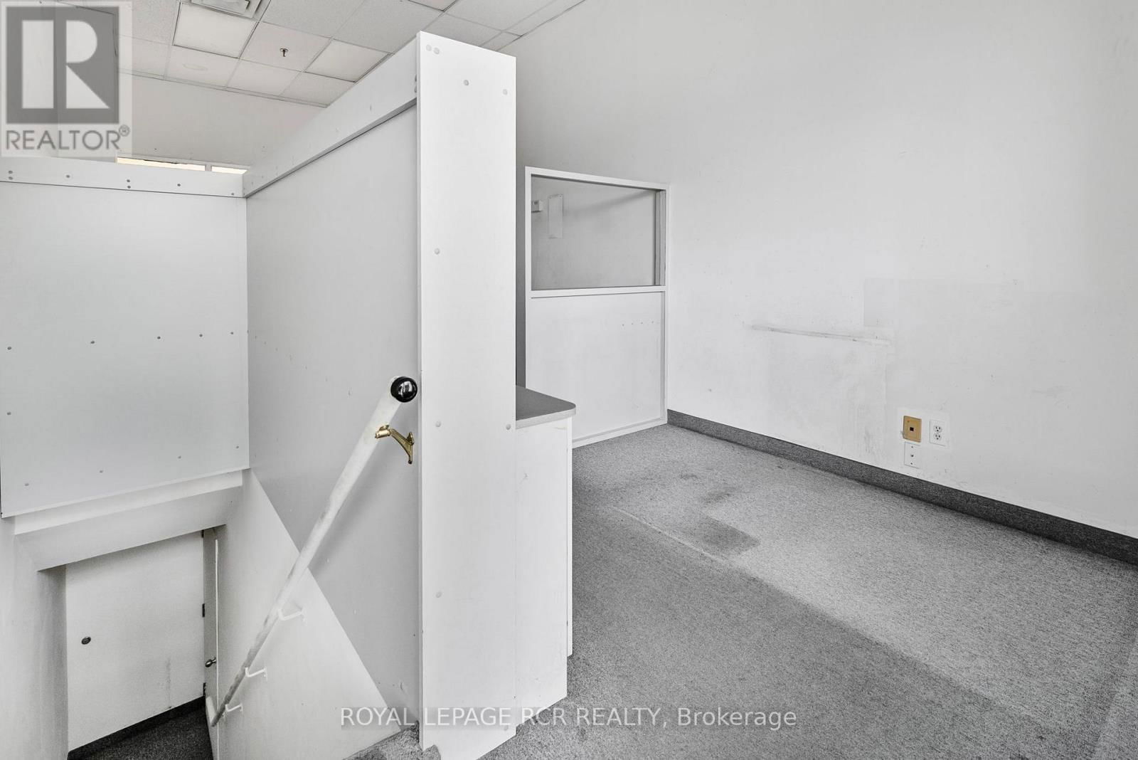 16 - 3833 MIDLAND AVENUE Image 18