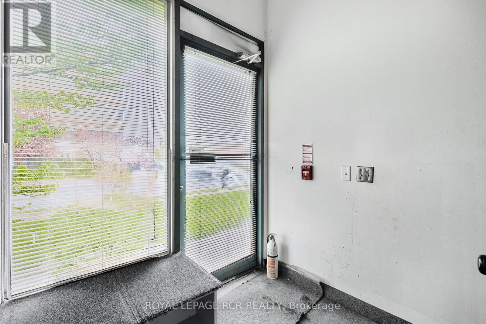 16 - 3833 MIDLAND AVENUE Image 20
