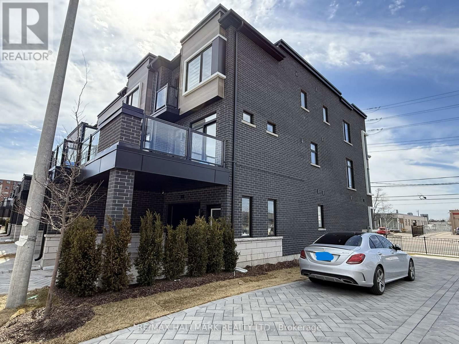 1581 MIDLAND AVENUE Image 3