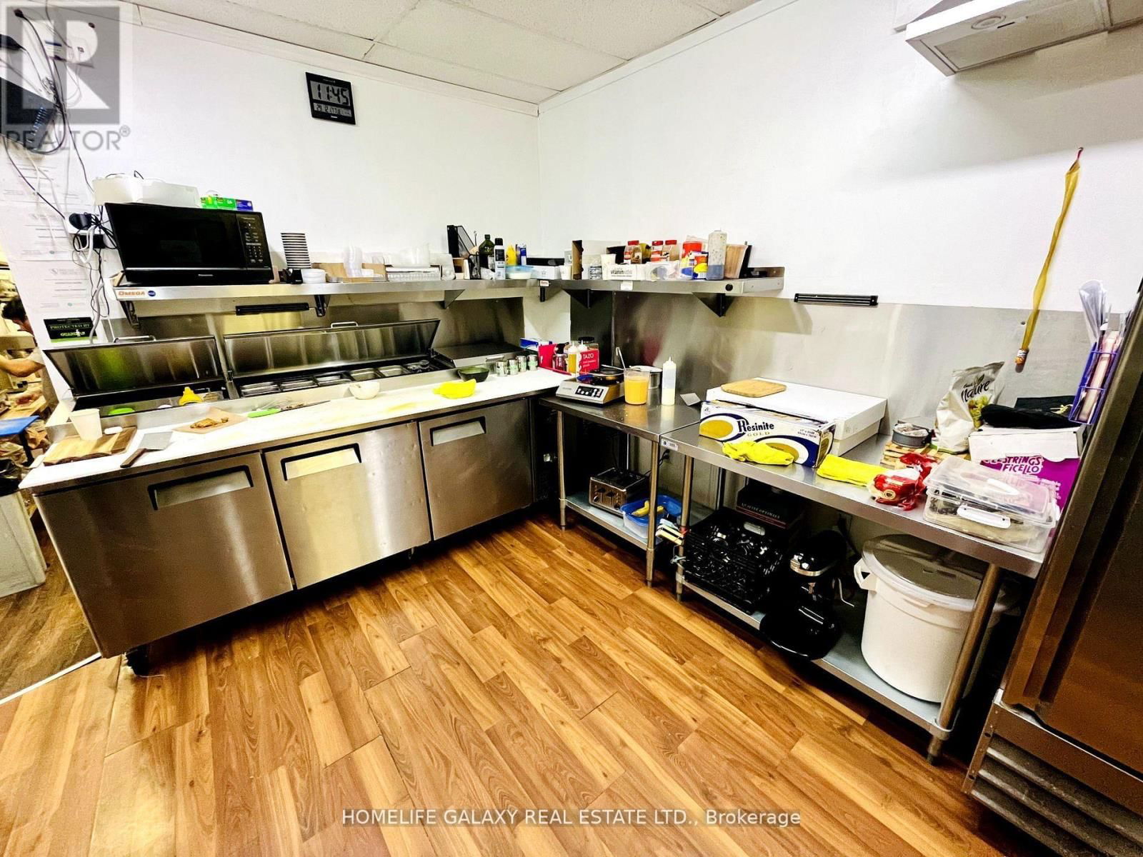 25 SIMCOE STREET SOUTH Image 11