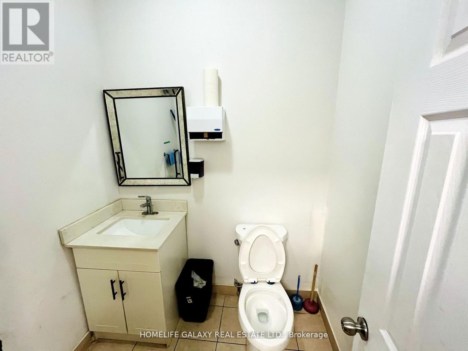 25 SIMCOE STREET SOUTH Image 14