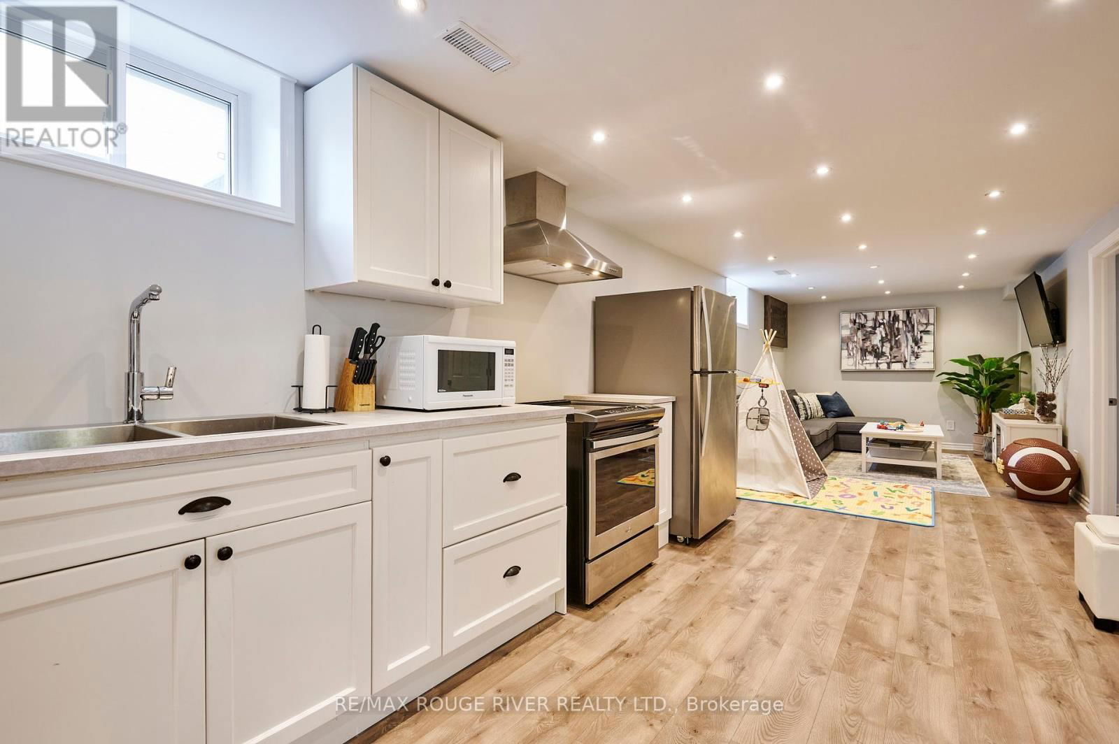 52 MARSH ROAD Image 14