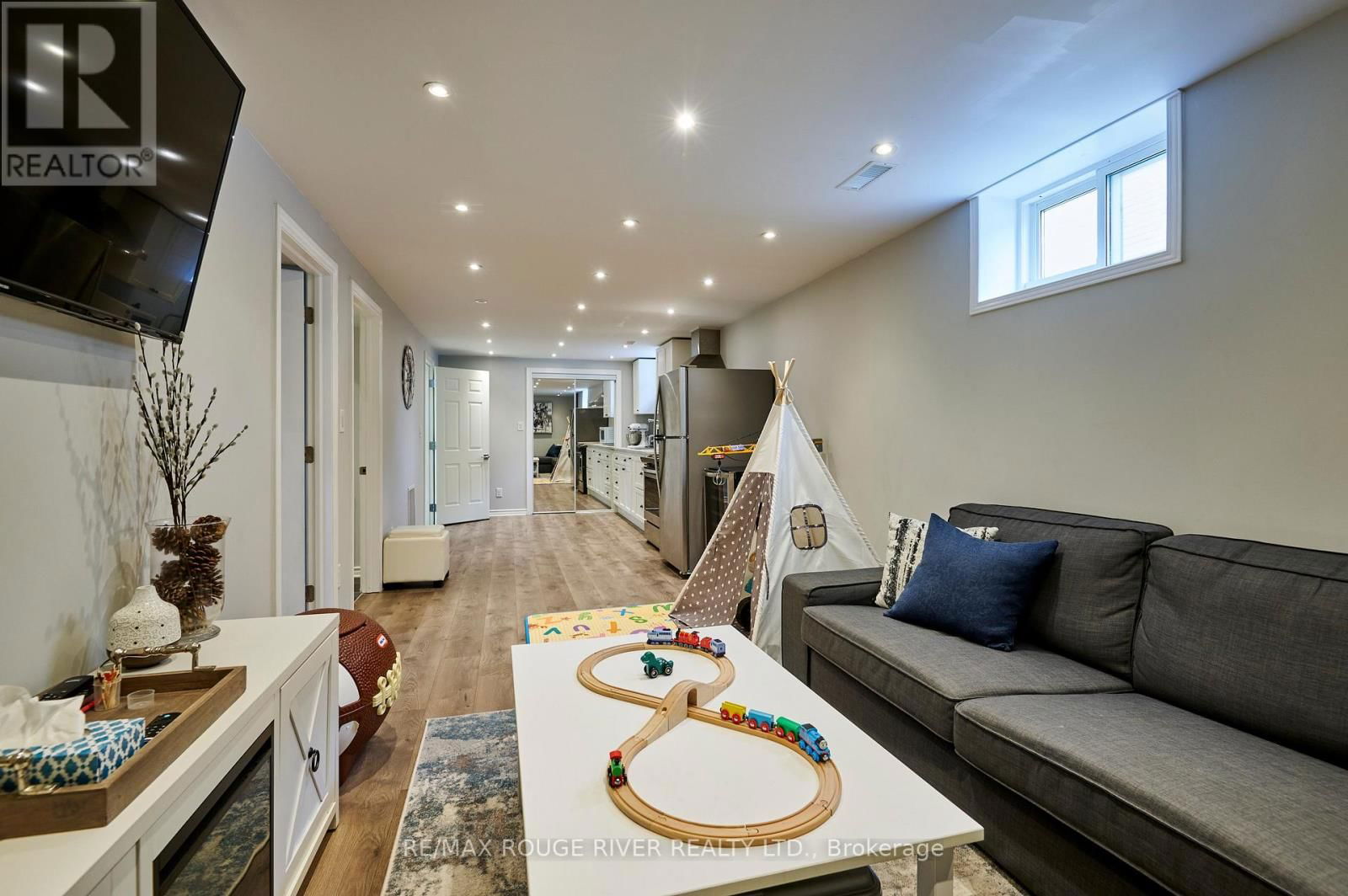52 MARSH ROAD Image 17