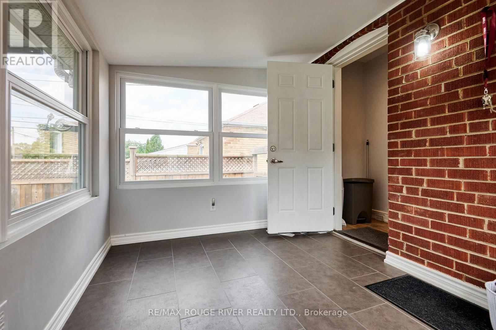 52 MARSH ROAD Image 21