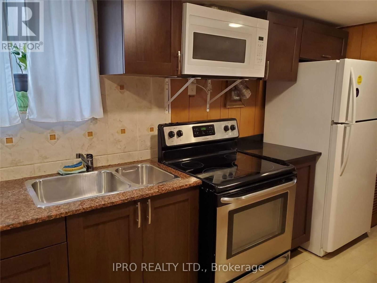 Lower # 2 - 586 O'CONNOR DRIVE Image 3