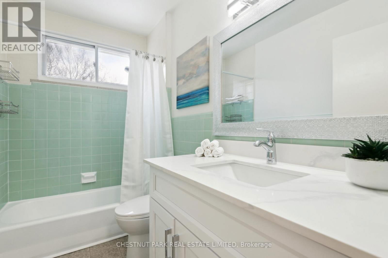 8 - 21 BENLAMOND AVENUE Image 9