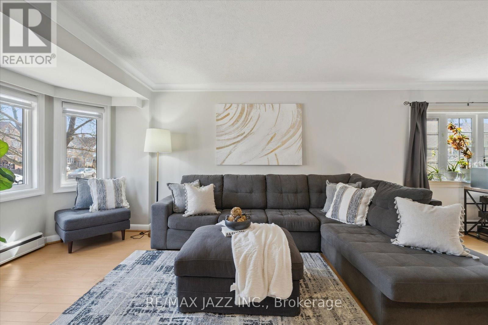 640 MARY STREET NORTH Image 10