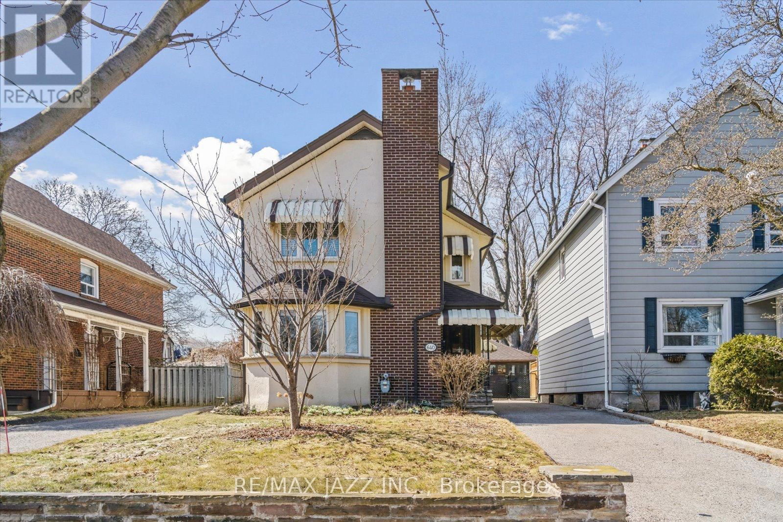 640 MARY STREET NORTH Image 2
