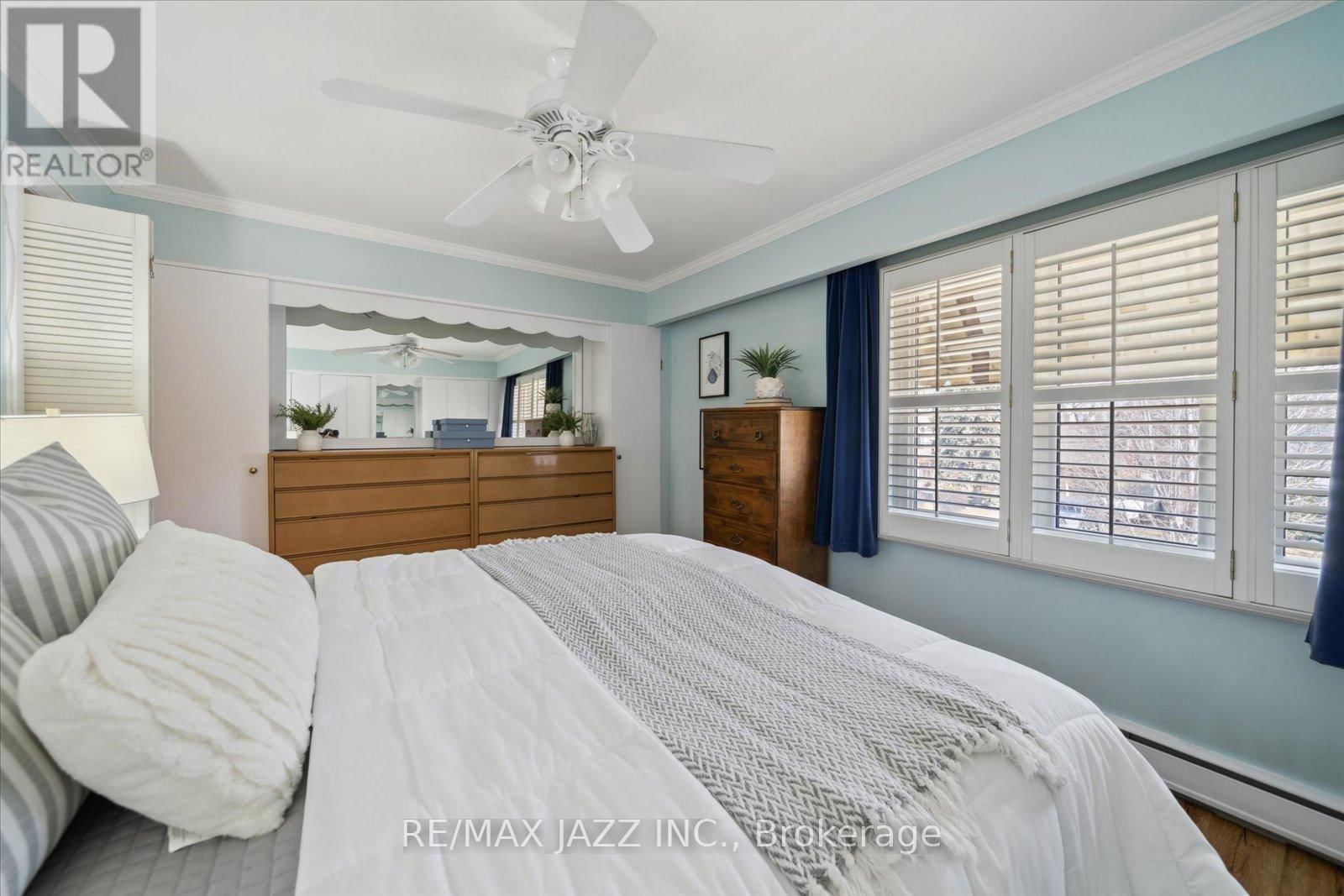 640 MARY STREET NORTH Image 30