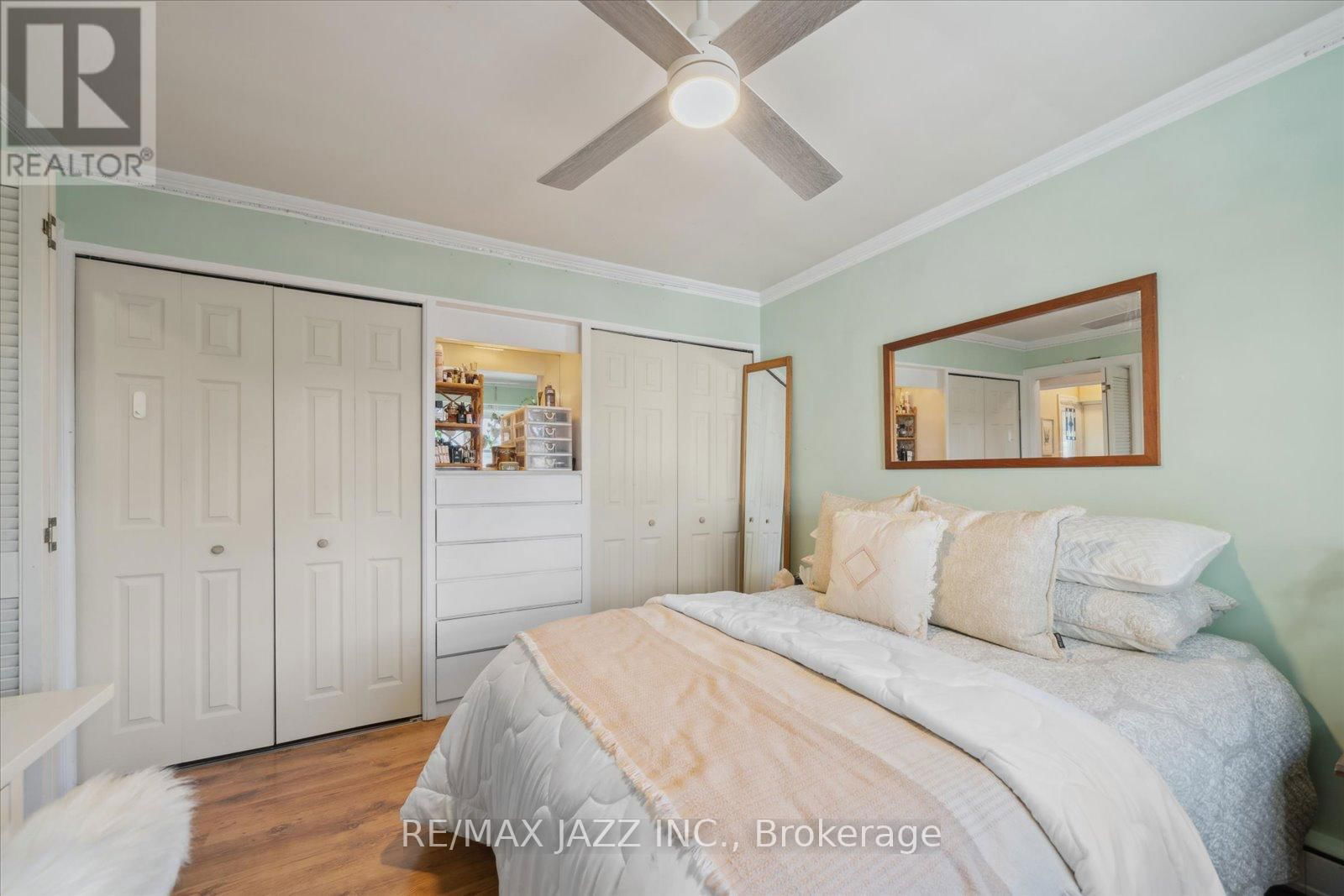 640 MARY STREET NORTH Image 33