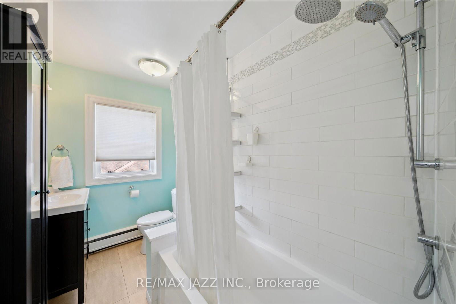 640 MARY STREET NORTH Image 35