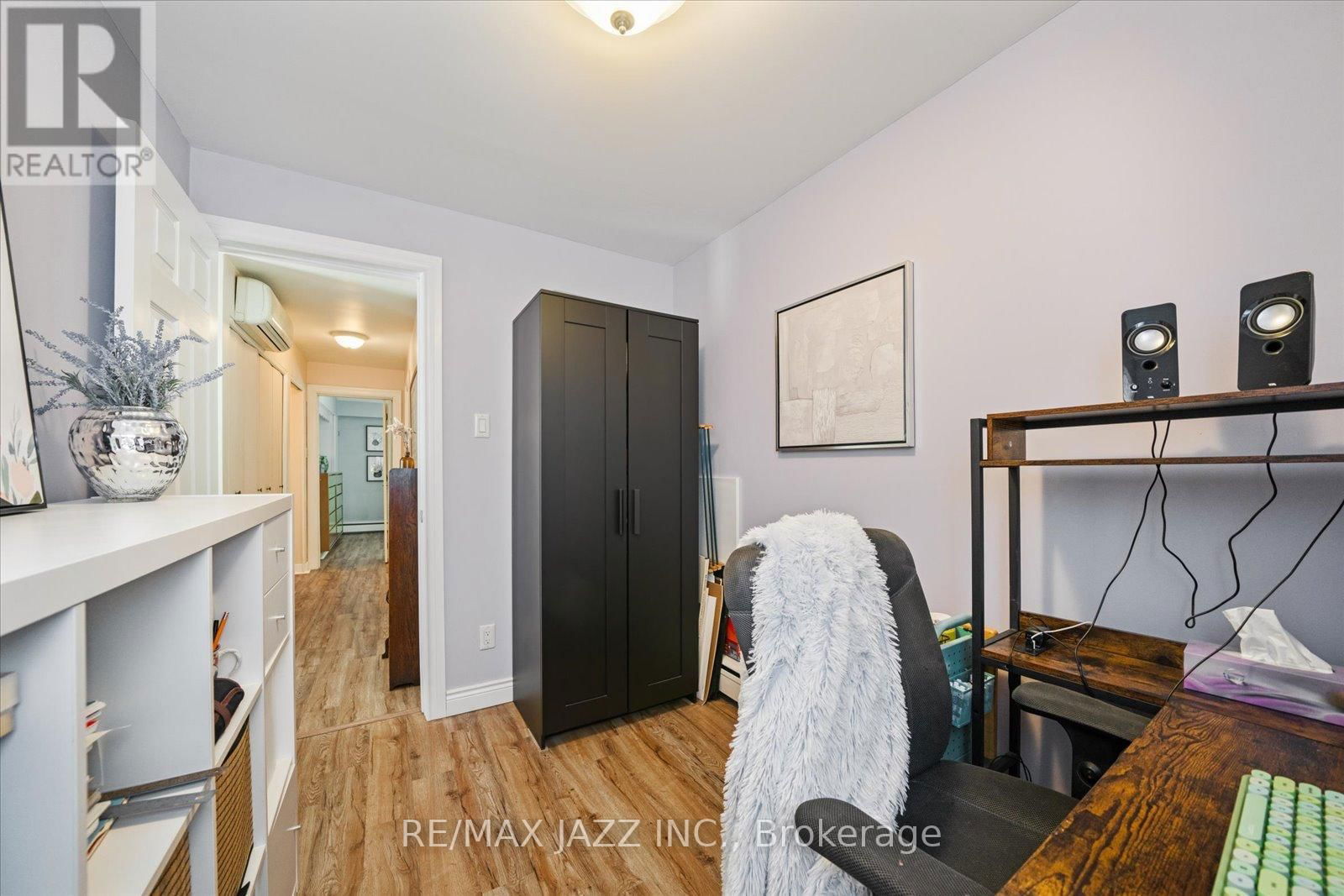 640 MARY STREET NORTH Image 38