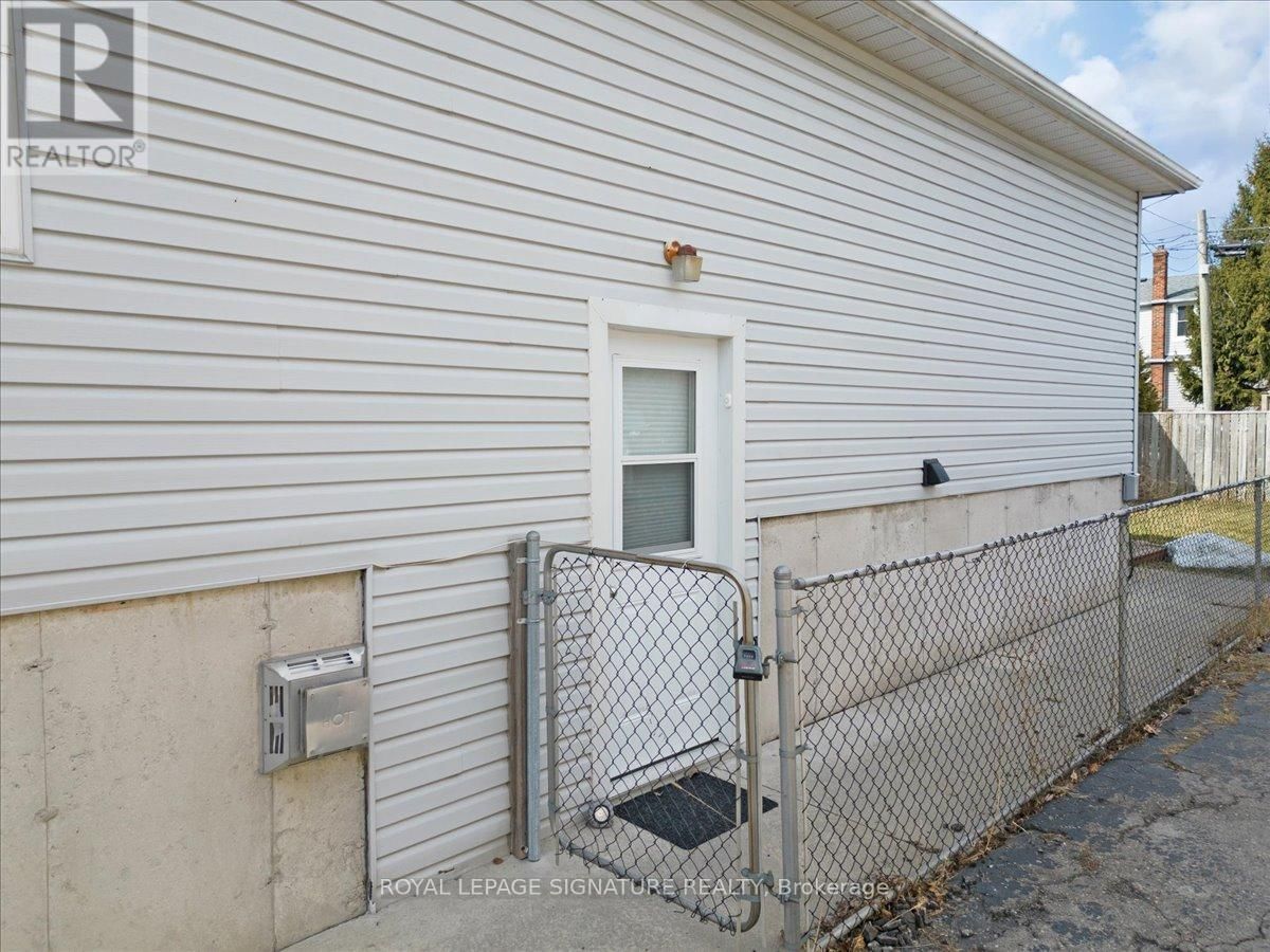 590 DEVON AVENUE Image 18