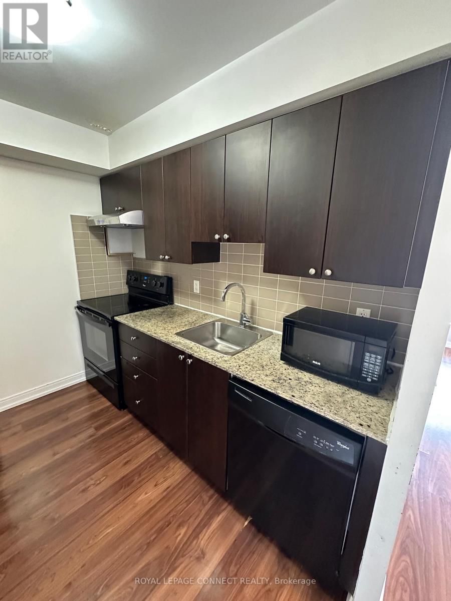 818 - 181 VILLAGE GREEN SQUARE Image 3