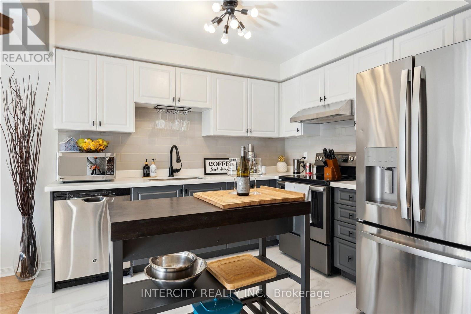 372 SPARROW CIRCLE Image 1