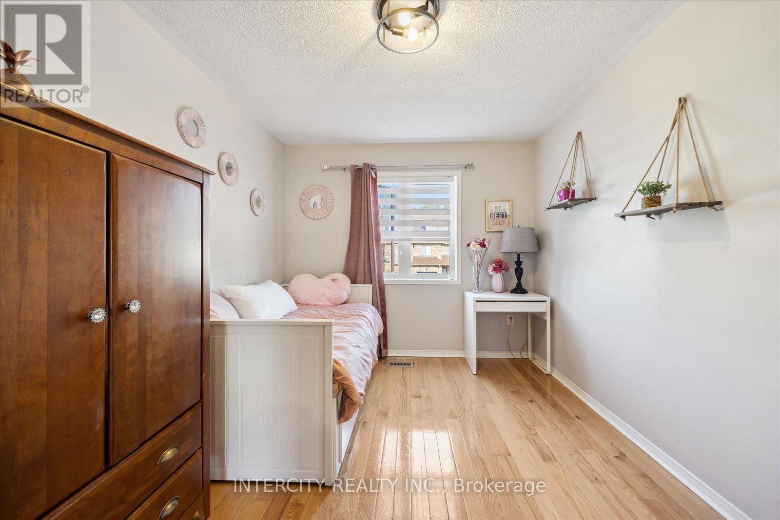 372 SPARROW CIRCLE Image 14