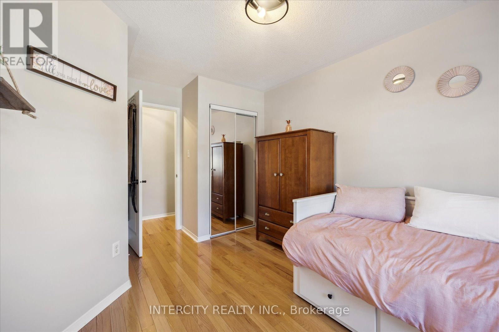 372 SPARROW CIRCLE Image 15