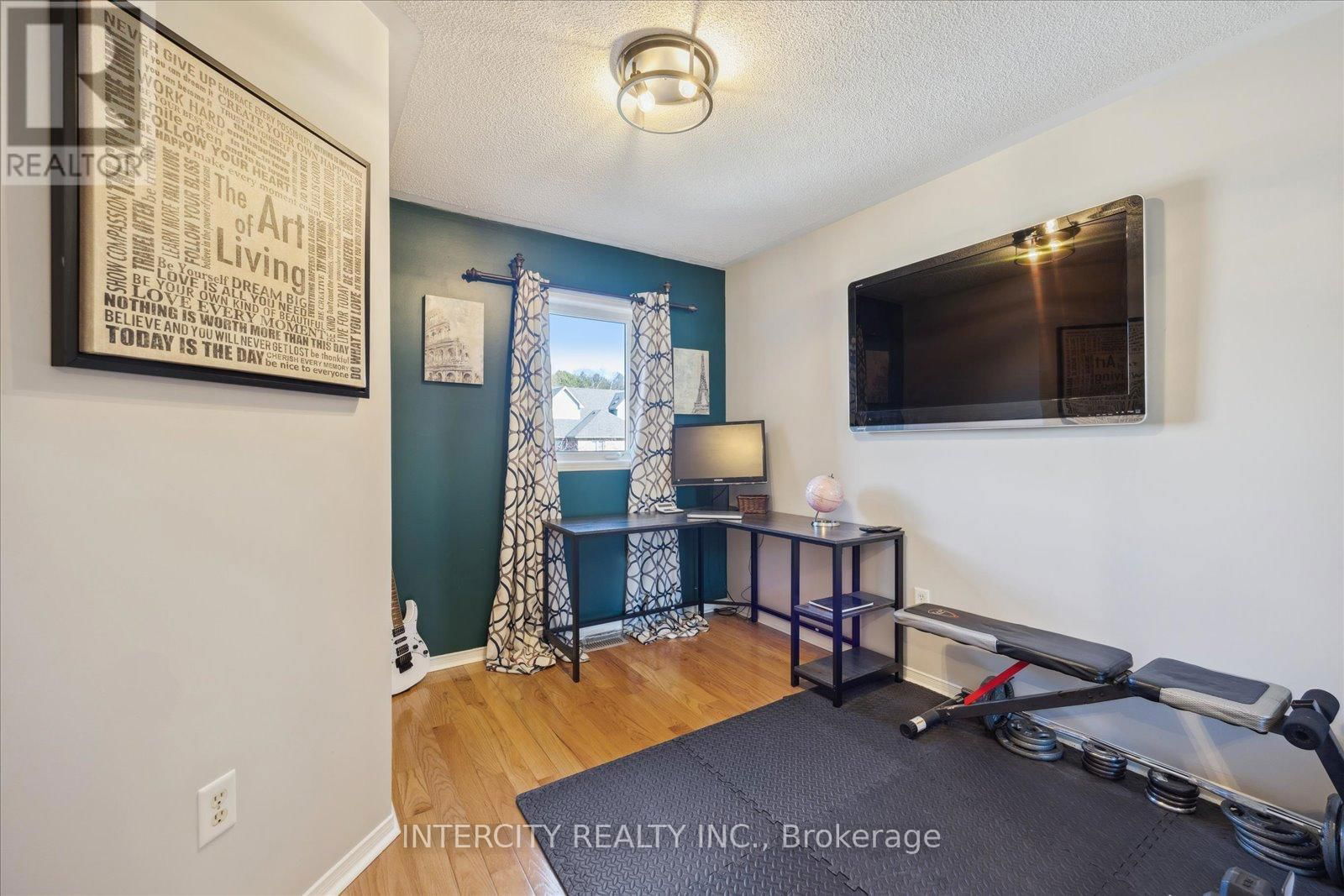 372 SPARROW CIRCLE Image 16