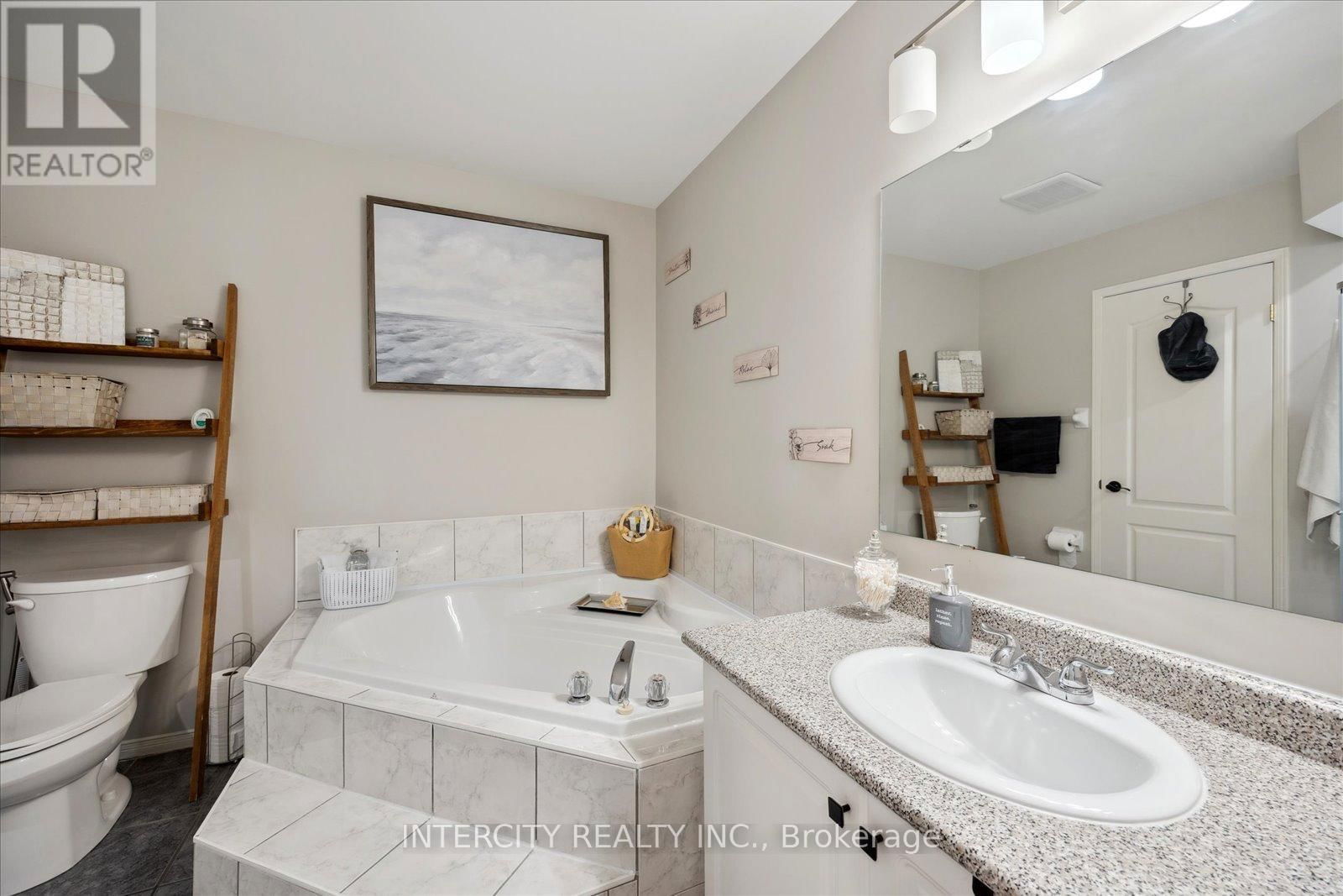 372 SPARROW CIRCLE Image 18