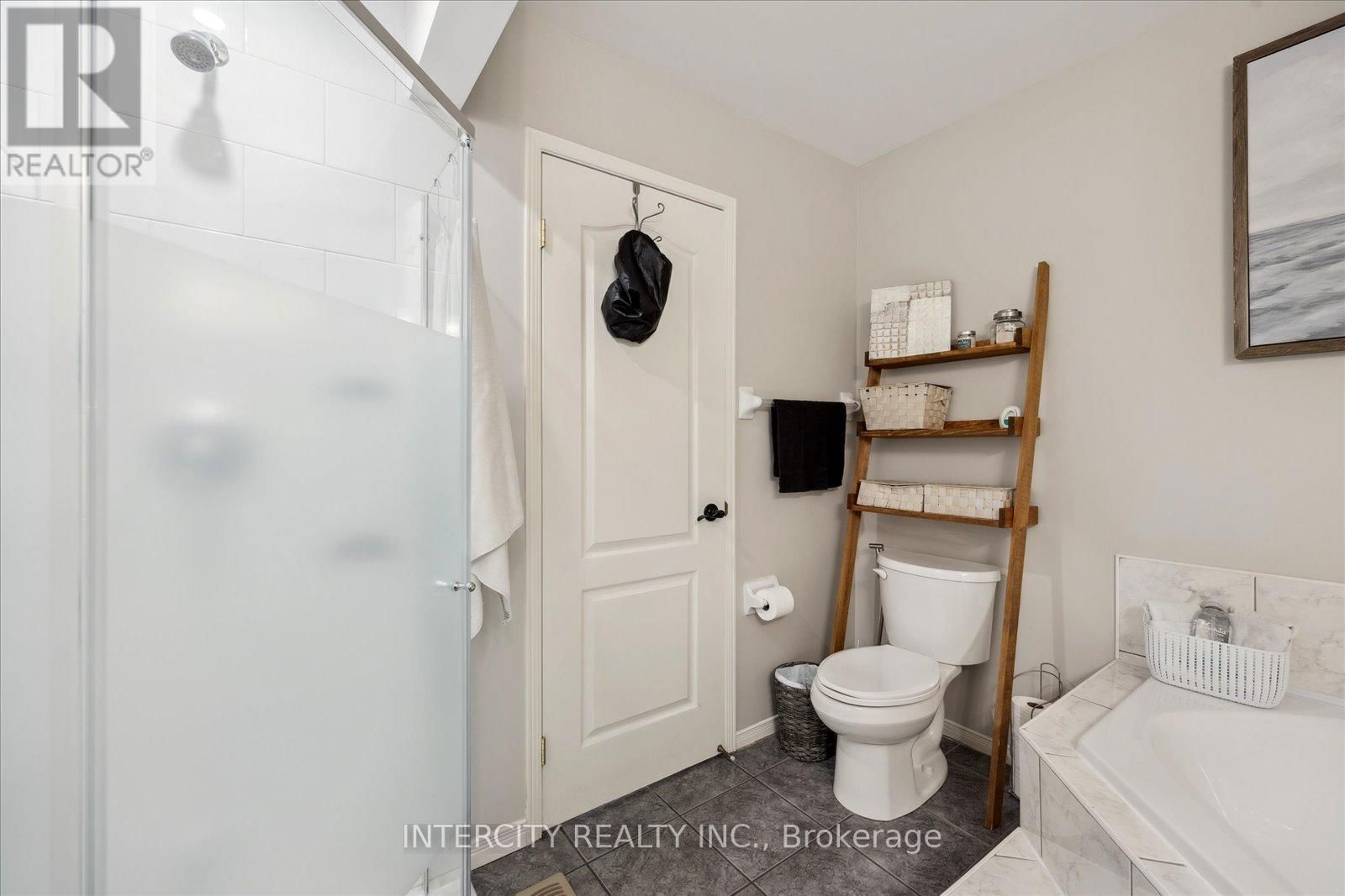 372 SPARROW CIRCLE Image 19