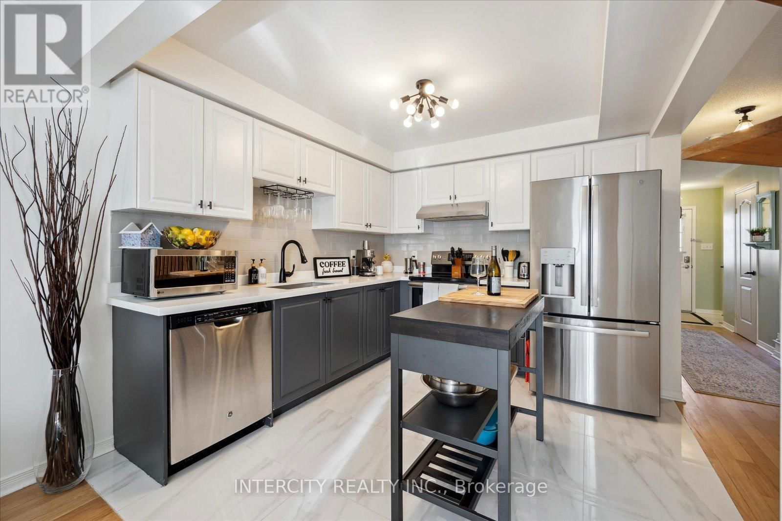 372 SPARROW CIRCLE Image 2