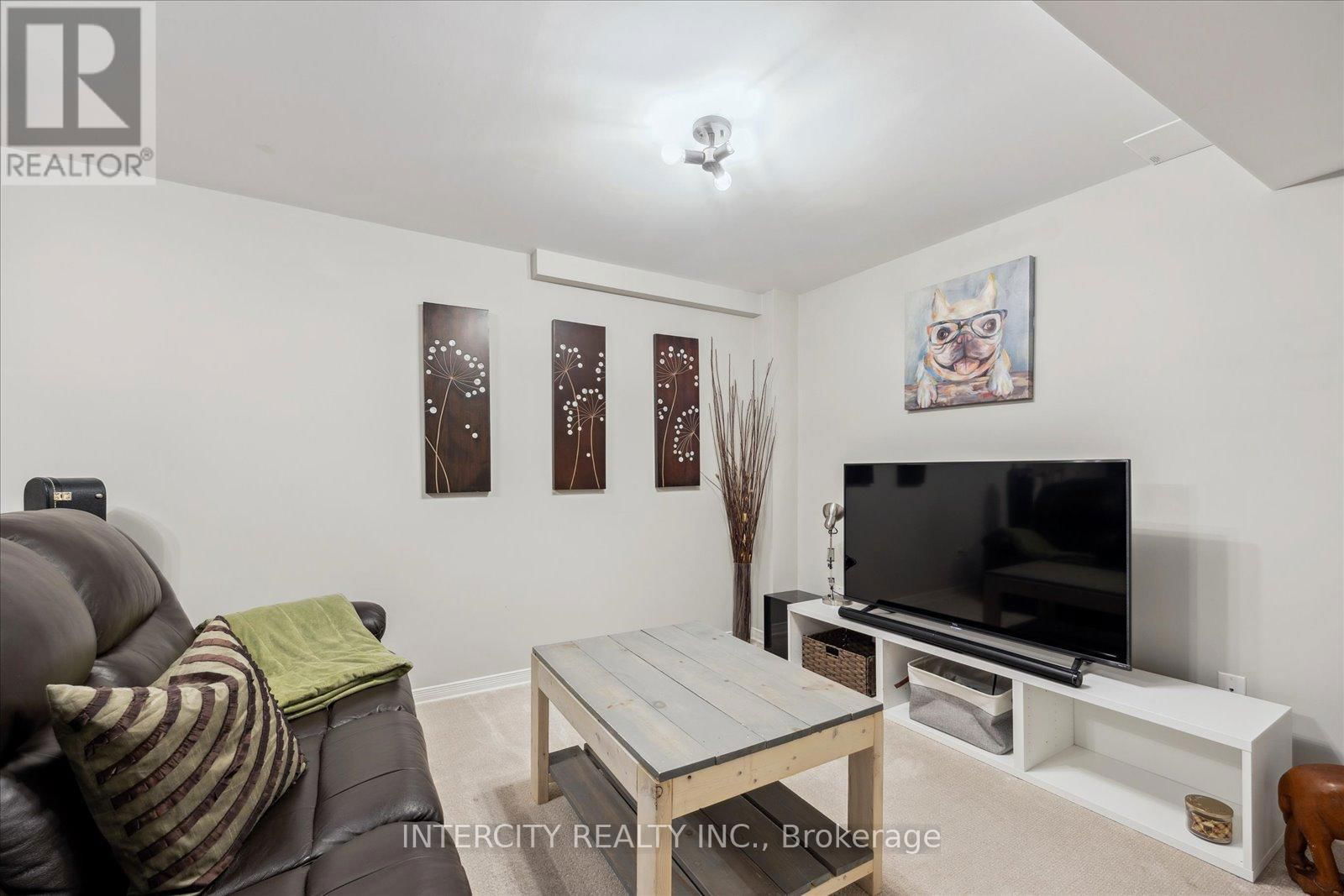 372 SPARROW CIRCLE Image 23