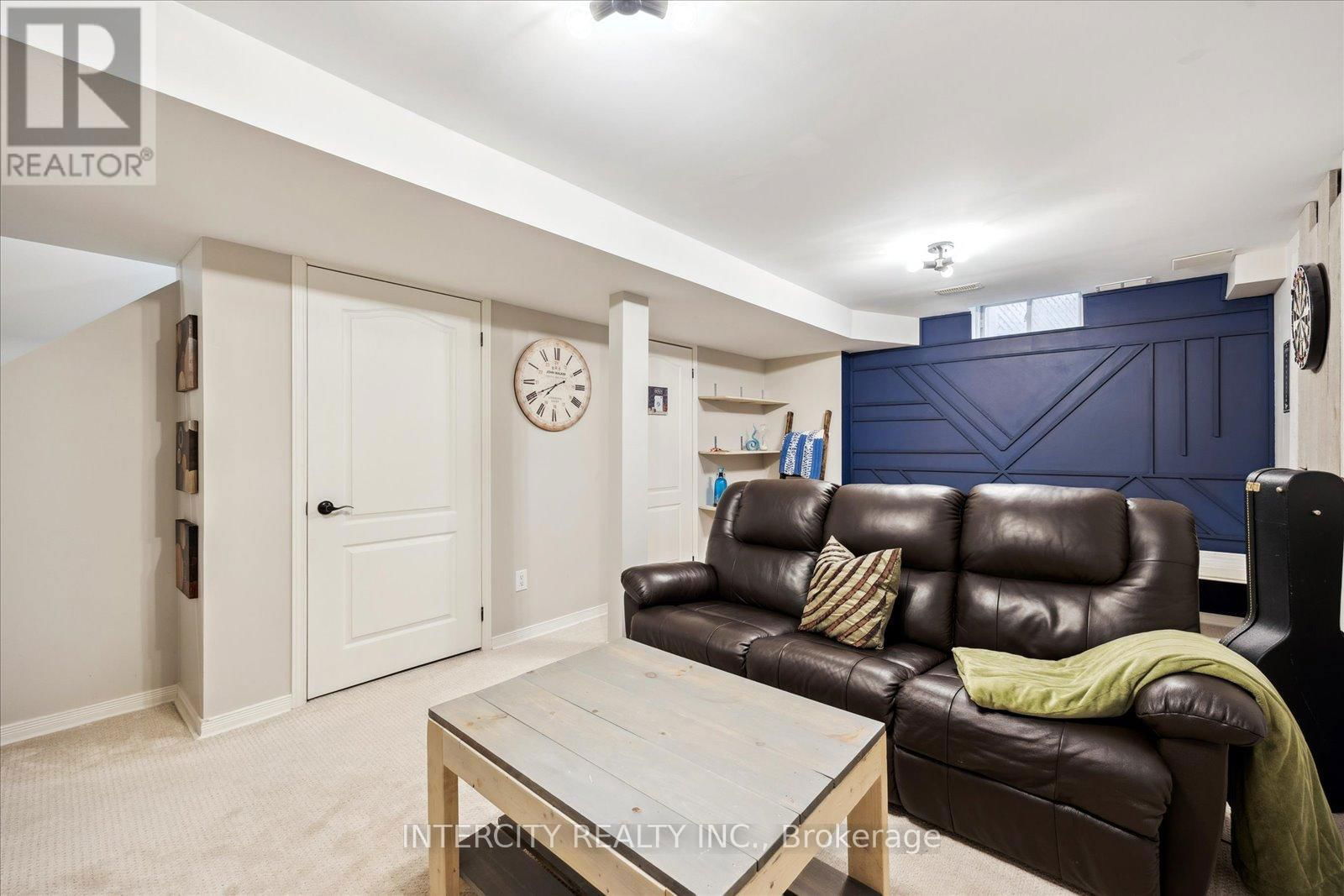 372 SPARROW CIRCLE Image 24